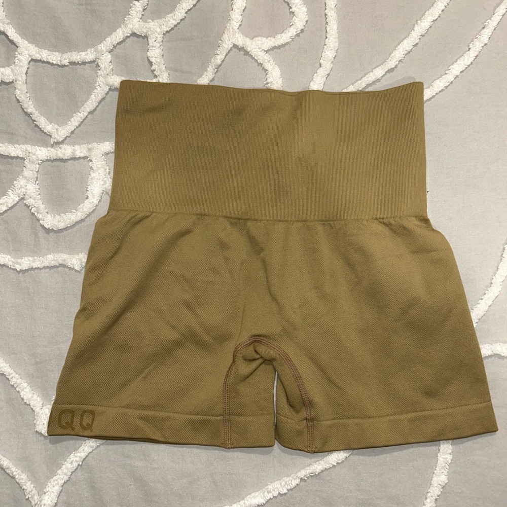 OQQ Medium Shorts *NWOT*